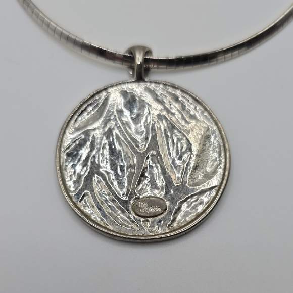 Elegant Silver Pendant Necklace - Picture 3 of 3